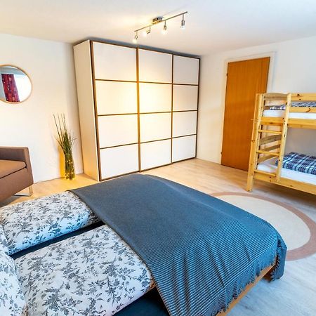 Charmantes Apartment Mit Grossem Garten .Kids4Free. Flims Bagian luar foto